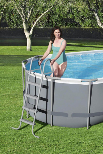 Каркасный овальный бассейн Bestway 549х274х122 см + фильтр-насос 5678 л/ч, лестница, тент (56710 BW)