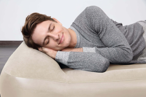 Надувная кровать Tritech 97х191х42 см с подголовником, встроенный насос 220V (Bestway 67694 BW) Надувная кровать Tritech 97х191х42 см с подголовником, встроенный насос 220V (Bestway 67694 BW)