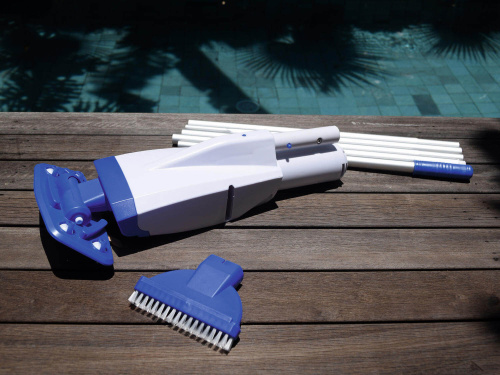 Вакуумный пылесос для чистки бассейна, на аккумуляторах (Bestway 58427 BW) Вакуумный пылесос для чистки бассейна, на аккумуляторах (Bestway 58427 BW)