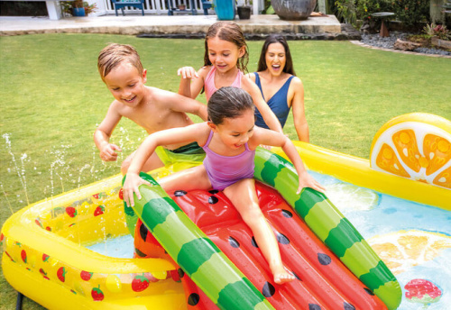 Игровой центр "Тропики" с горкой и распылителем, 244х191х91 см, от 2 лет (Intex 57158)