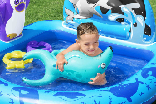 Игровой центр "Полярные друзья" 134х131х73 см, от 2 лет (Bestway 53156 BW)